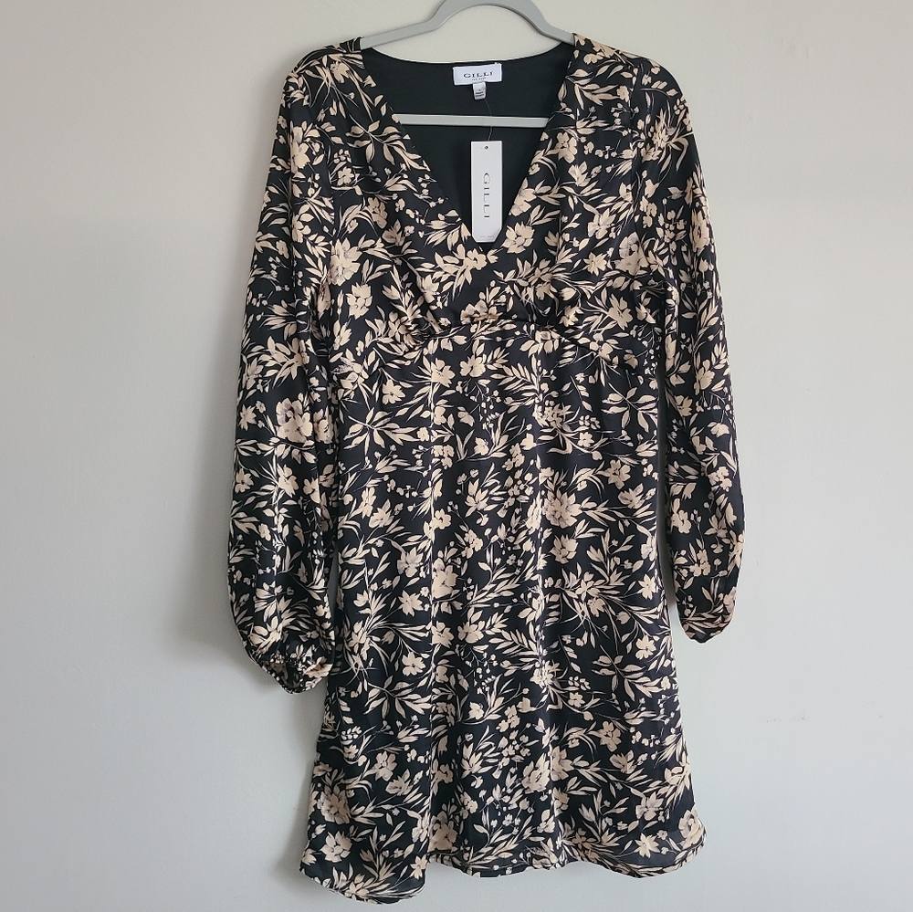 NWT Gilli Floral Dress